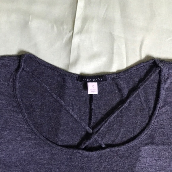 $7 MOVING SALE! Graphic tee - Picture 3 of 4